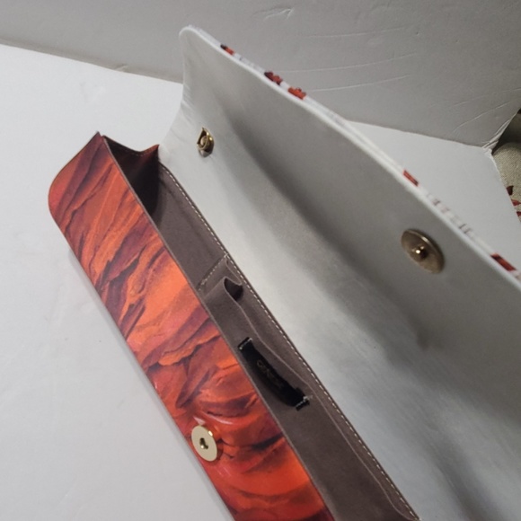 Beautiful red Clutch - Picture 5 of 8